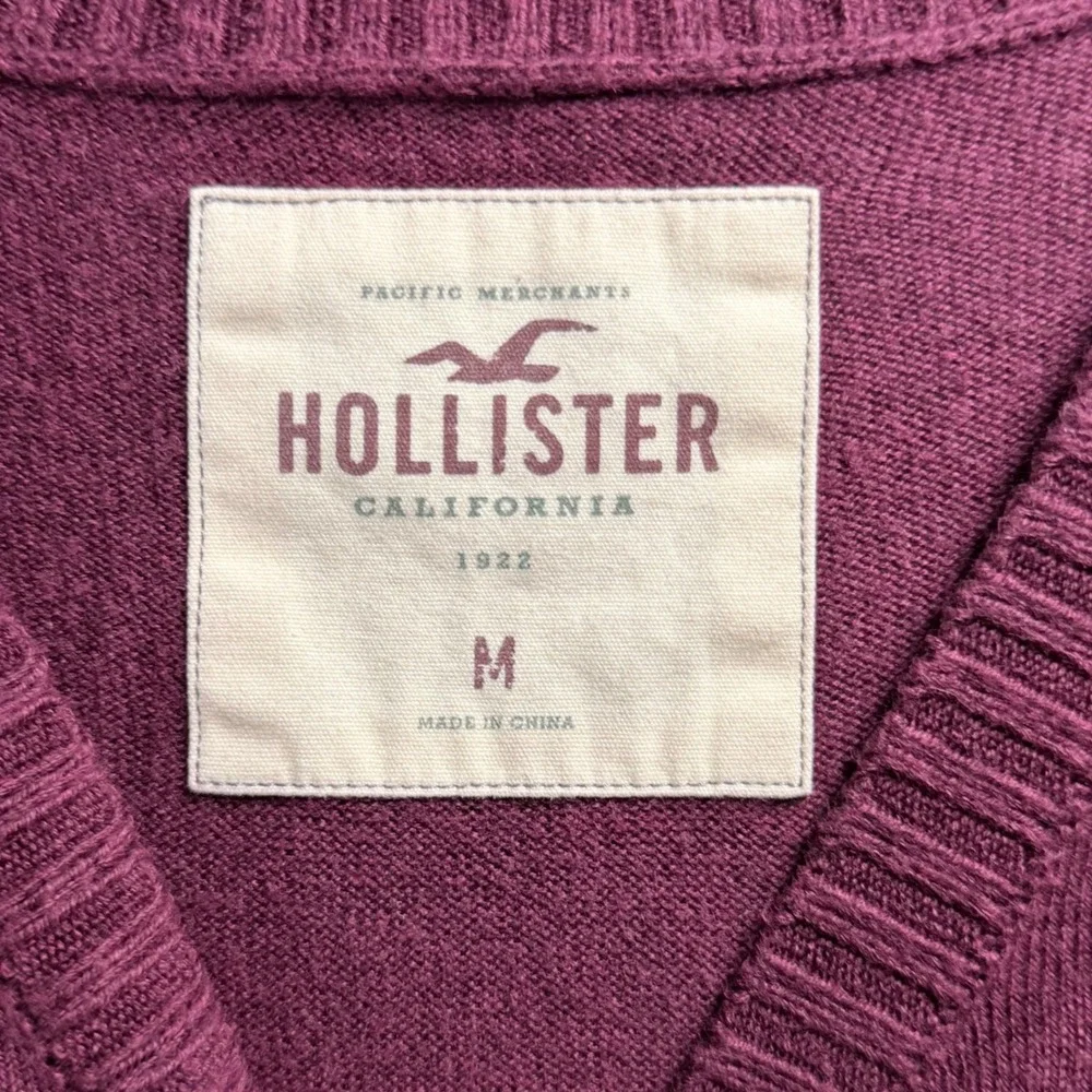 Hollister V-Neck Sweater Mens Medium Burgundy Red Knit Seagull Logo Long Sleeve